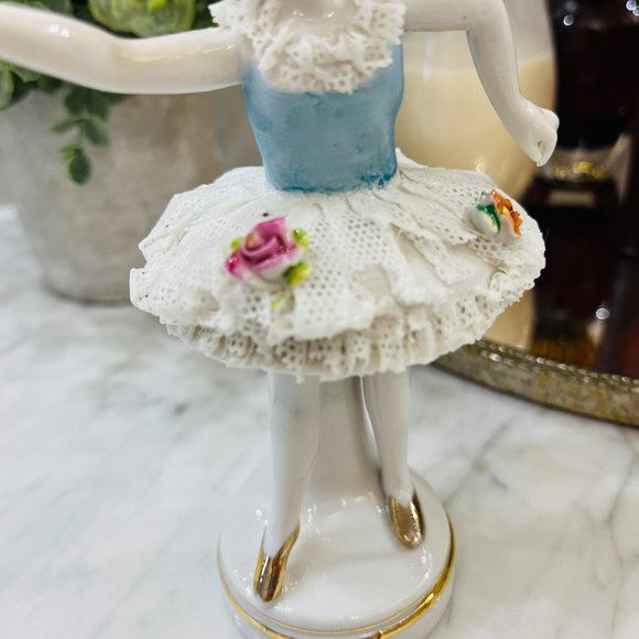 Antique Porcelain lace ballerina - Picture 10 of 13